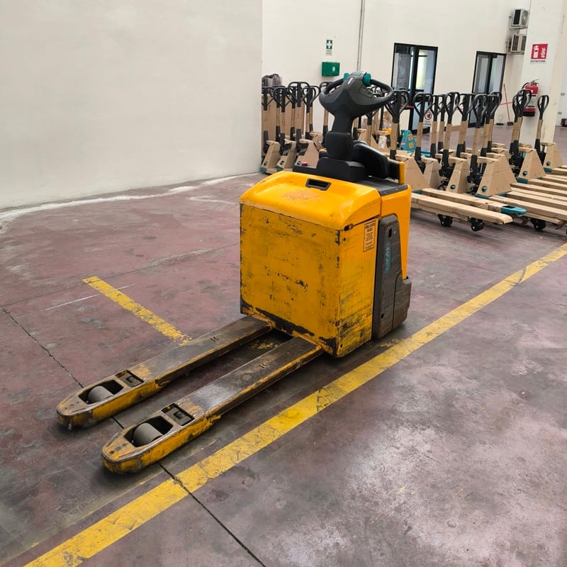 Transpallet Elettrico usato JUNGHEINRICH ERE 225 nr int 45